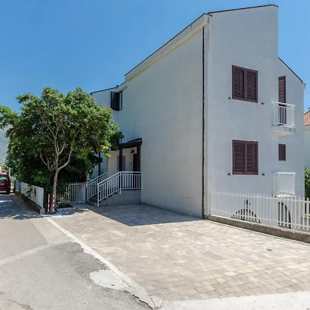 Stefan Apartment *
